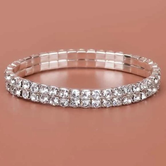 LVsCloset Jewelry - 🤍One-Piece Silver-Colored Stretch Copper Rhinestone Glamor Bracelet (2.6")